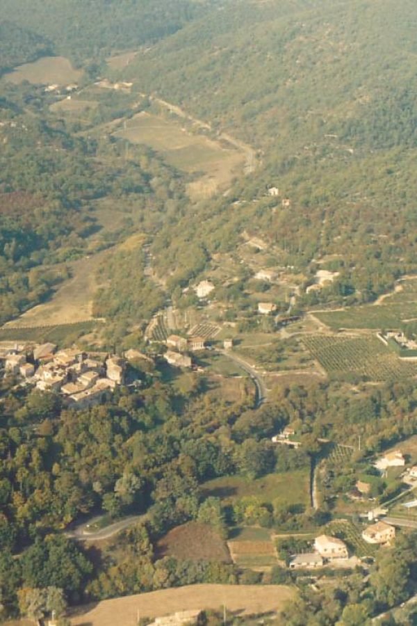 vue aerienne du village (saint thomé).